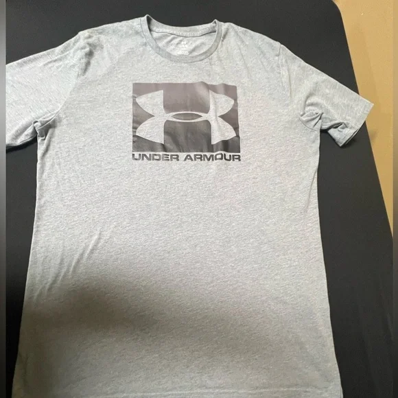 Under Armour Men's Gray T-Shirt. Size large
Like brand new - Picture 5 of 6